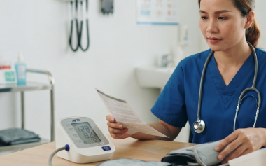 Chọn máy đo huyết áp cho phòng khám: nên ưu tiên dải đo, vòng bít hay khả năng lưu dữ liệu?